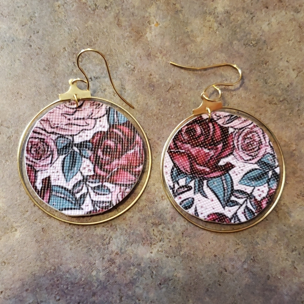 ‼‼ROSES, FAUX LEATHER, WHAT!? BEAUTIFUL EARRINGS‼‼